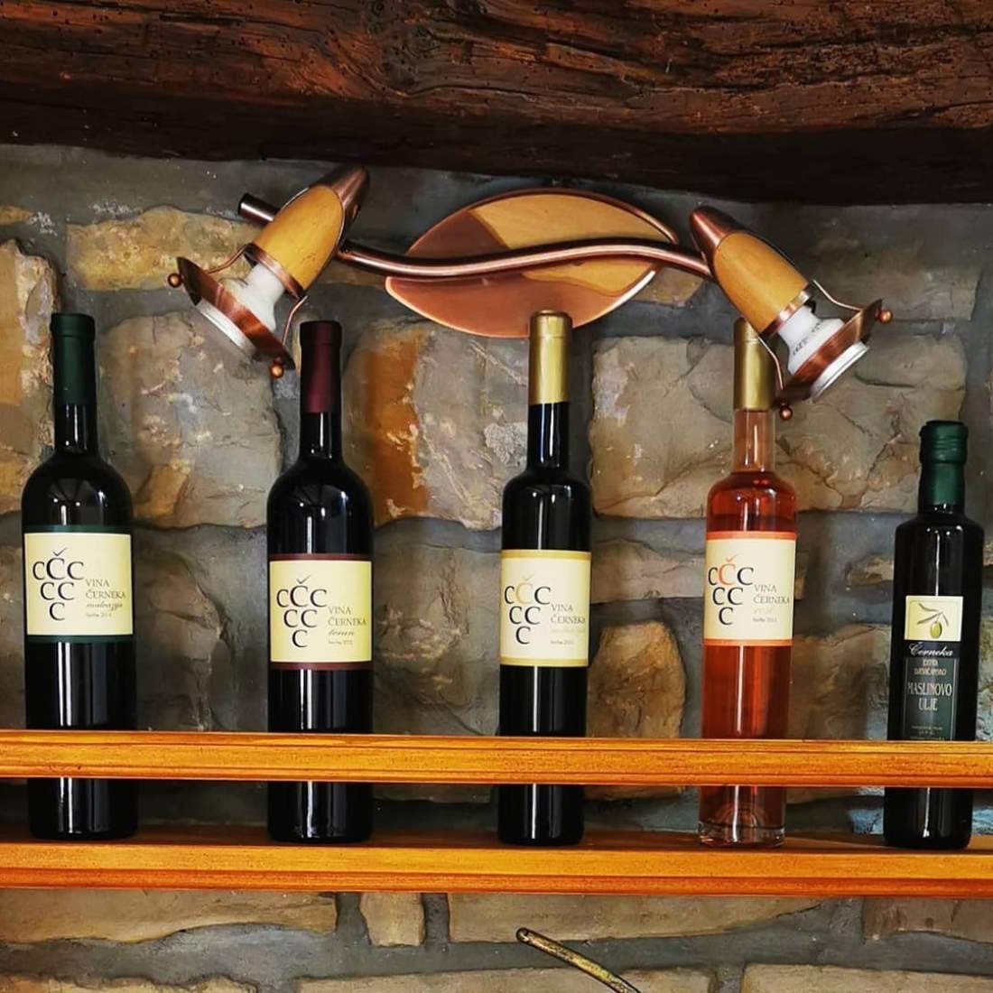 Vina Černeka, Medveje